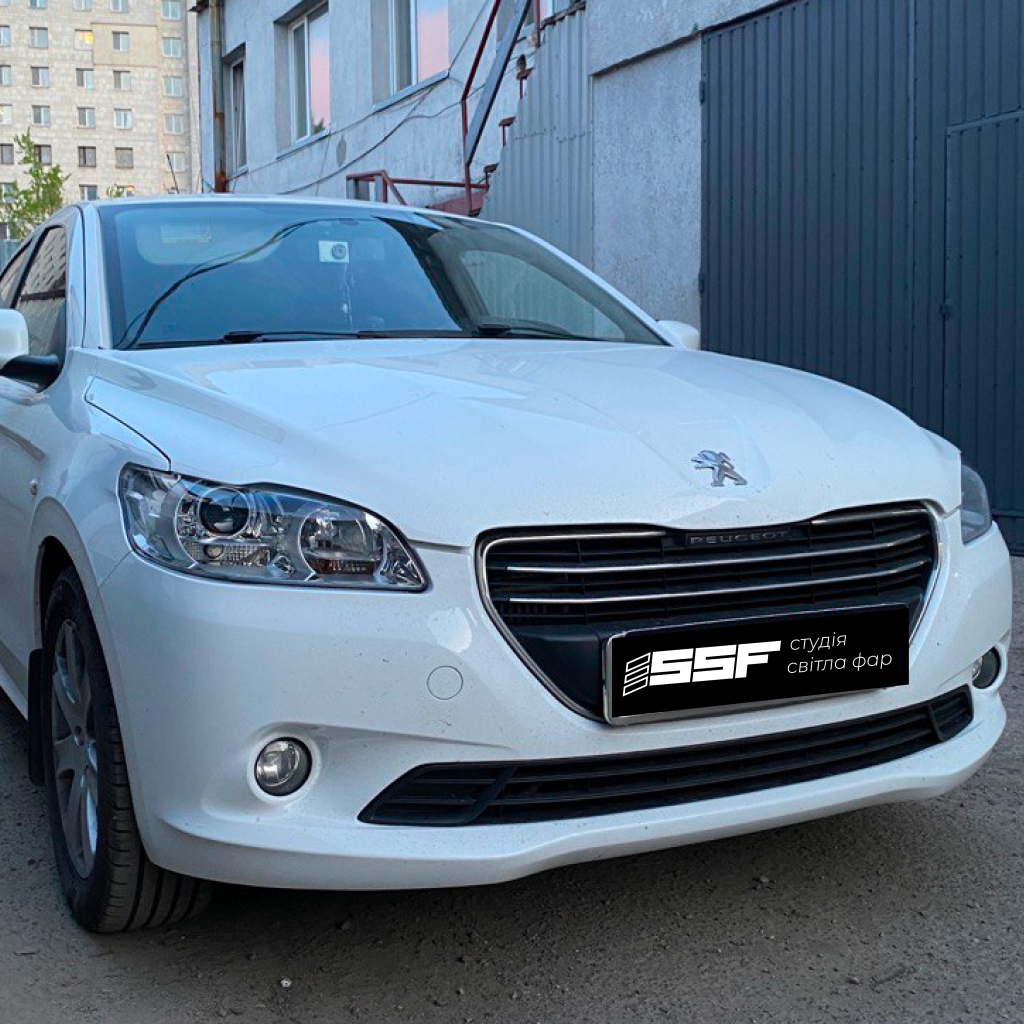 Встановлення bi-led лінз на Peugeot 301